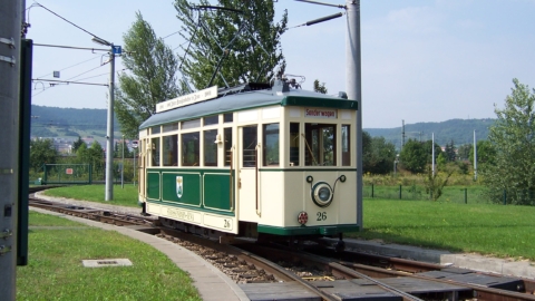 Sonderfahrt zur Stadtbesichtigung mit einer historischen Straßenbahn durch Jena © JenaKultur, Foto: Katrin Franke