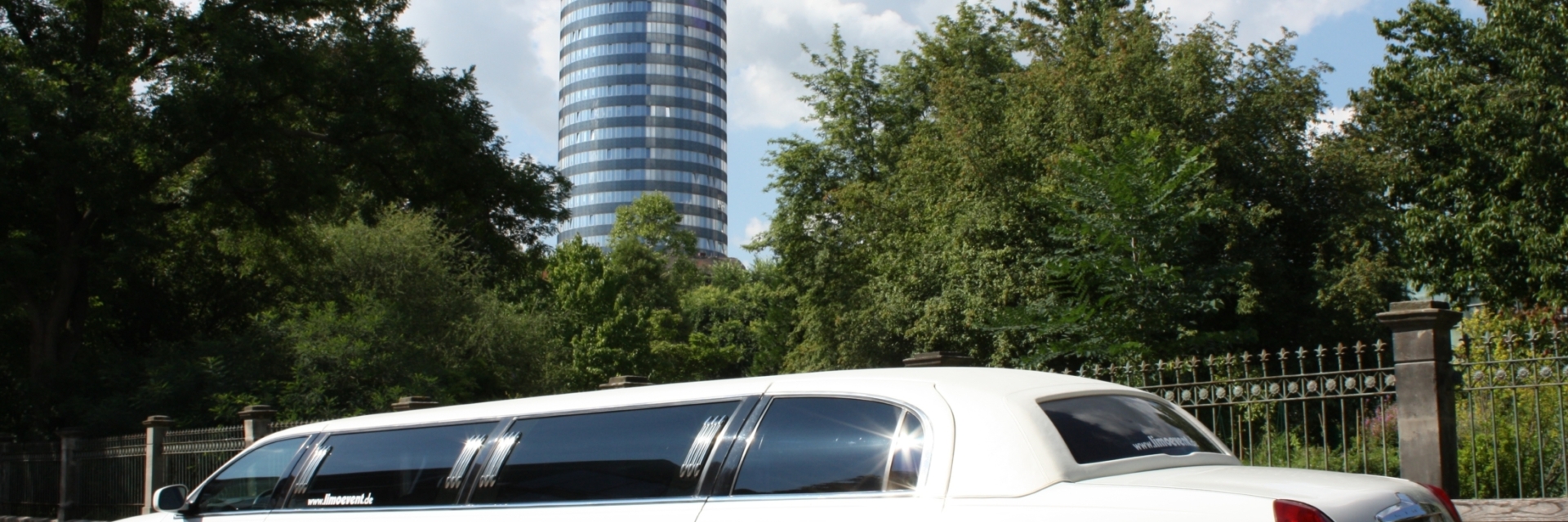 © C&T Limo Event, Foto: C. Wagner Strechlimousine am Botanischen Garten Jena © C&T Limo Event, Foto: C. Wagner