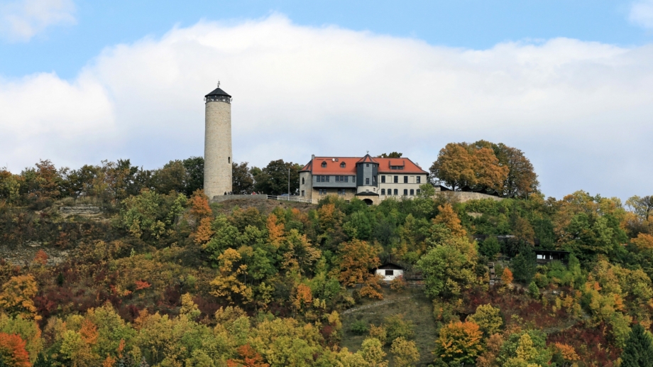 © Gaststätte Fuchsturm, Foto: Ilona Hoffmann Blick auf Berg mit Fuchsturm und Gaststätte © Gaststätte Fuchsturm, Foto: Ilona Hoffmann