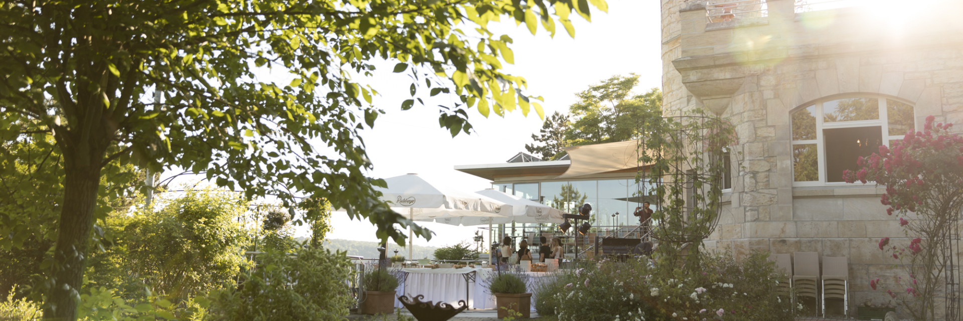 Restaurant am Landgrafen von außen bei Sonnenschein © Landgrafen Restaurant, Foto: Jan Birkenbeil