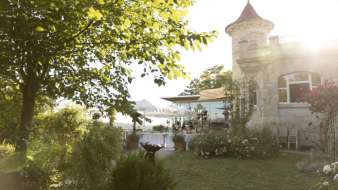 Restaurant am Landgrafen von außen bei Sonnenschein © Landgrafen Restaurant, Foto: Jan Birkenbeil