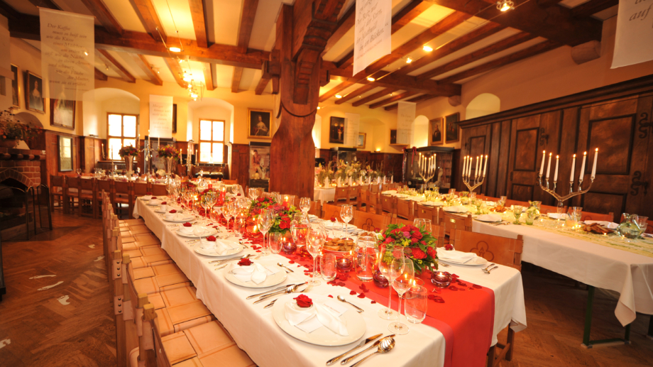 Weber maja zdf am nachrichten erste twitter jan Ritteressen: Gaukelei, Schauspiel und ein herzhaftes Menü