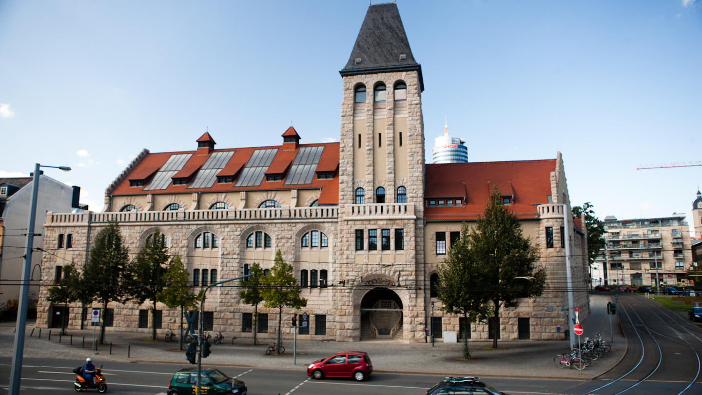 Volksbad, Außenansicht Das Volksbad vom Paradiesbahnhof aus gesehen, Außenansicht