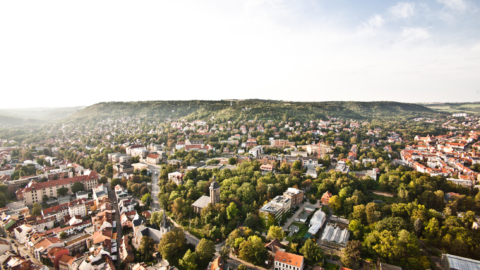 Sonniger Blick auf die Tagungsstadt Jena © Stadt Jena, Foto: Jens Hauspurg