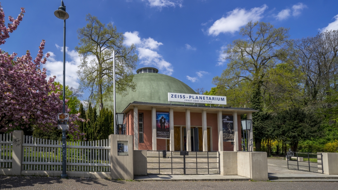 Das Zeiss-Planetarium Jena - Die Außenansicht der Kuppel © JenaKultur, Foto: Christian Häcker