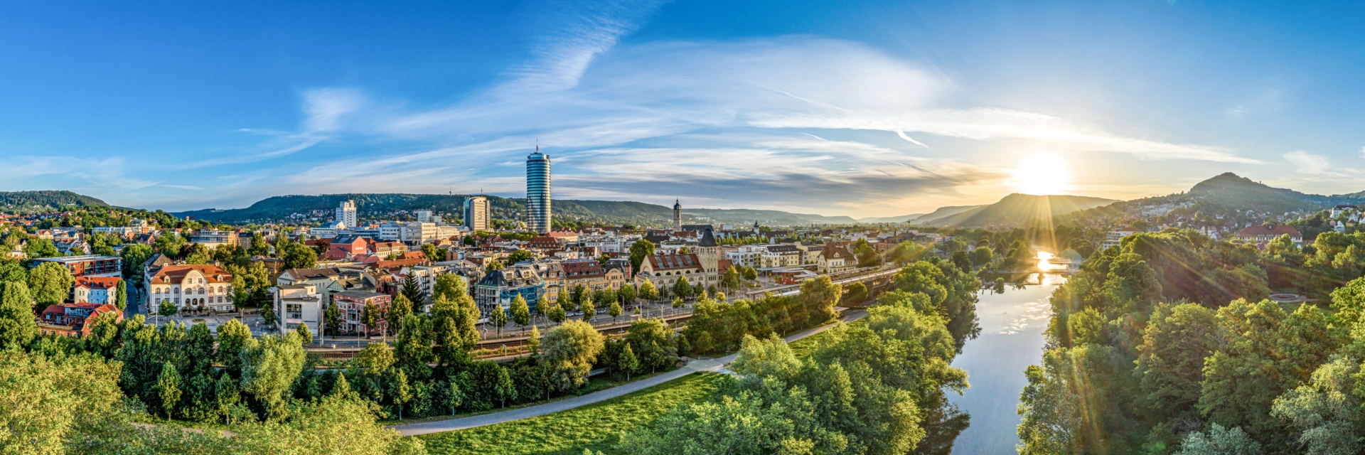 Panorama der Tagungsstadt Jena am Tag bei Sonnenschein