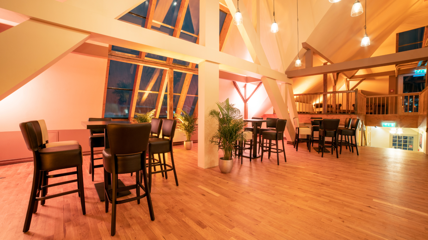 Villa am Paradies, Loft © Arena Betriebsgesellschaft, Foto: Christoph Worsch Business-Loft im Dachgeschoss der Villa am Paradies © Arena Betriebsgesellschaft, Foto: Christoph Worsch