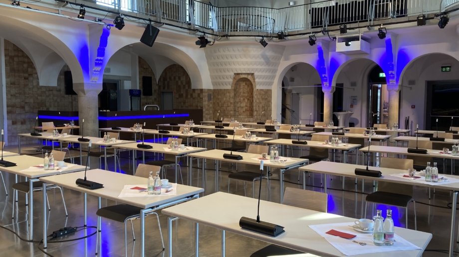 © JenaKultur, Foto: Jenny Marx Das Volksbad Jena mit Infektionsschutzabständen © JenaKultur, Foto: Jenny Marx