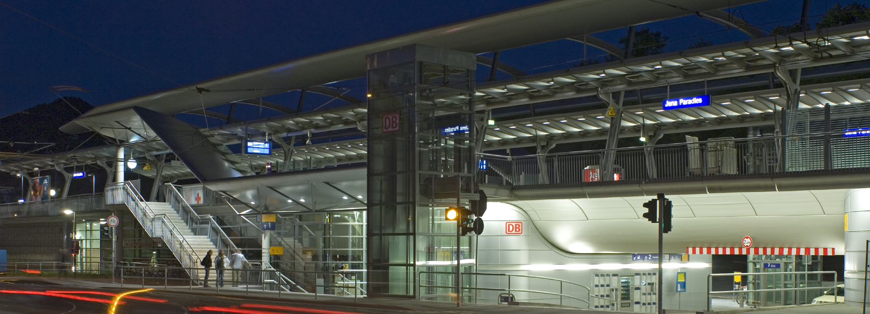 Nächtlicher Bahnhof Jena-Paradies