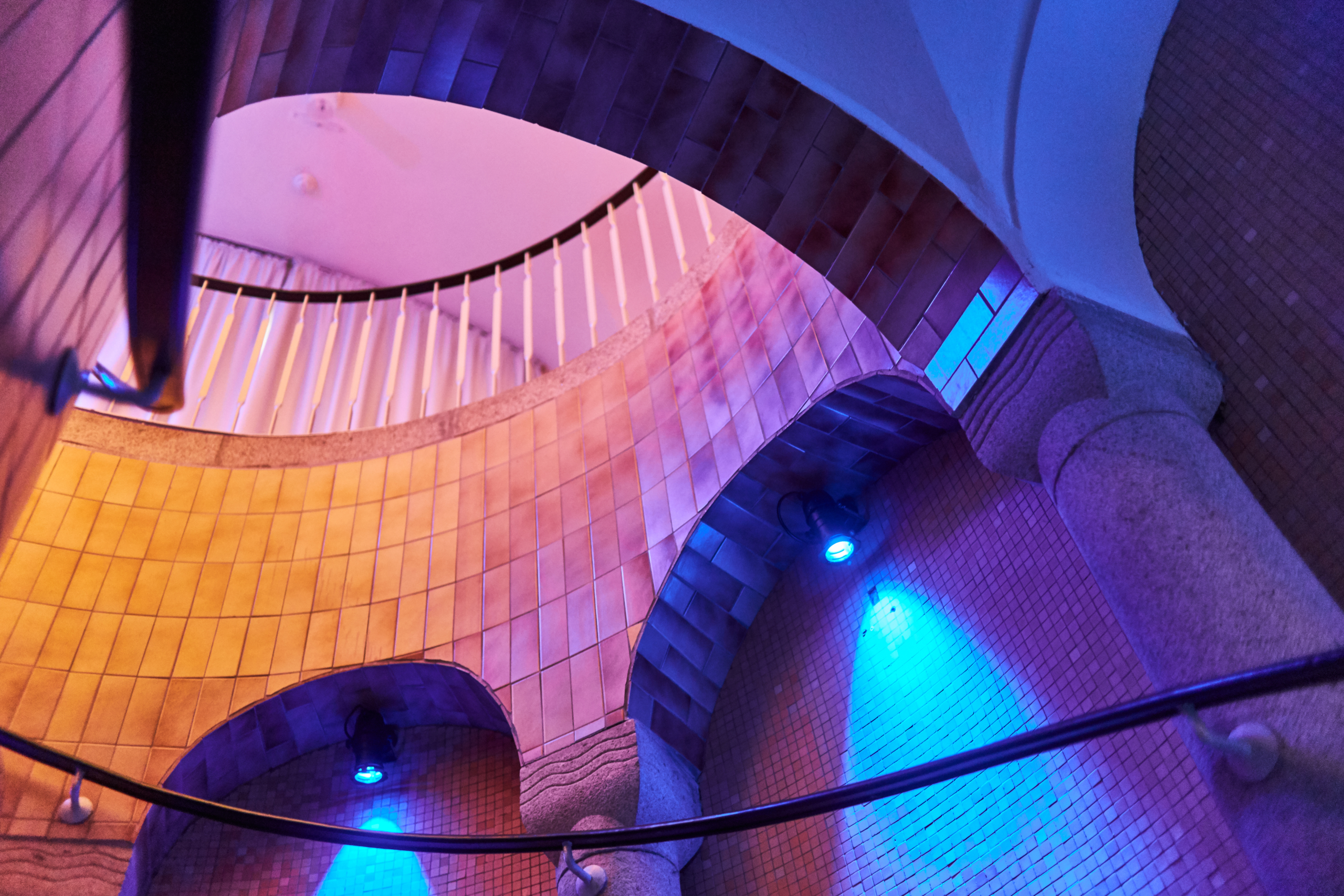 Volksbad_Treppe_Badehalle©JenaKultur_Karoline Krampitz Detailaufnahme der Wendeltreppe im Volksbad Jena