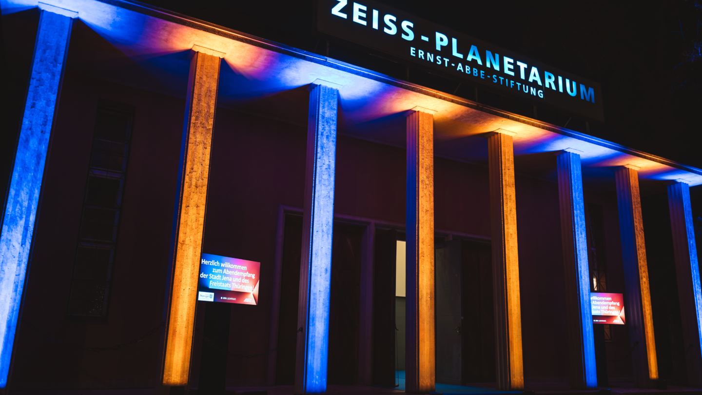Die Fassade des Planetariums beim Abendempfang zum Digital-Gipfel 2023©Stadt Jena_Foto Christoph Worsch