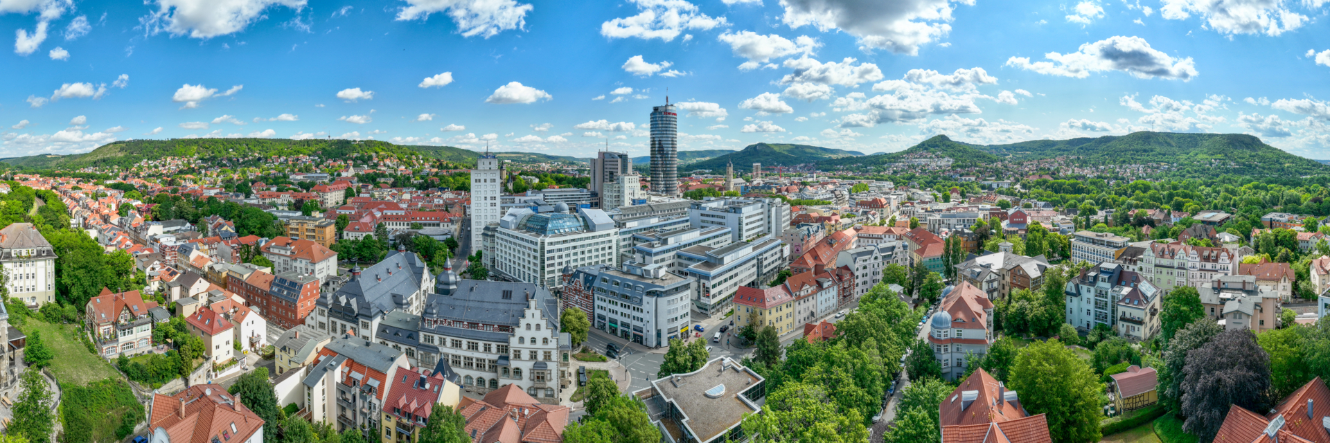 Jena_Stadtpanorama_Volkshaus mit Skyline©Jena Convention Bureau, Foto: André Gräf für Jenaparadies